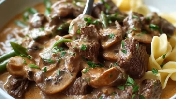 Boeuf Stroganov