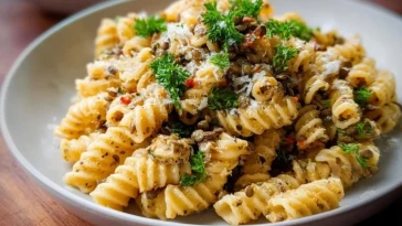 Pâtes aux lentilles épicées à l'ail et au parmesan