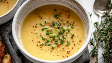 Soupe Simple Aux Pommes De Terre Et Poireaux