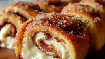 Roulés À La Cannelle Et Au Fromage Crémeux