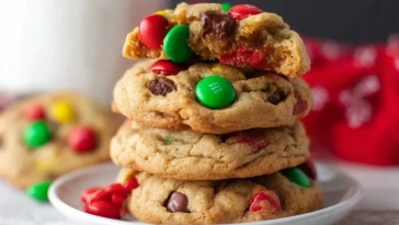 Biscuits de Noël au Beurre de Cacahuète et M&Ms