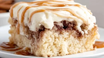 Gâteau Poke À La Cannelle