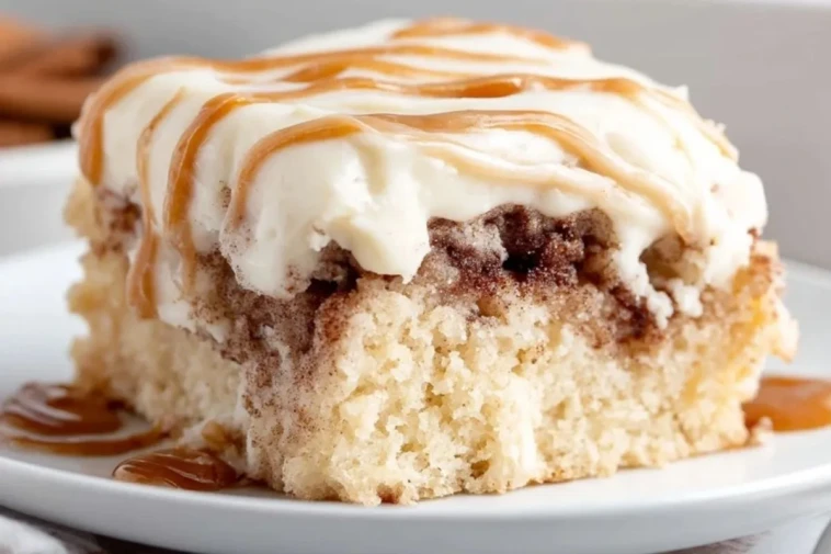 Gâteau Poke À La Cannelle