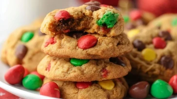 Biscuits Au Beurre De Cacahuète Avec M&Ms De Noël