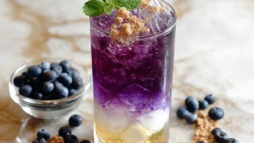 Soda Aux Myrtilles Et Émietté De Muffin